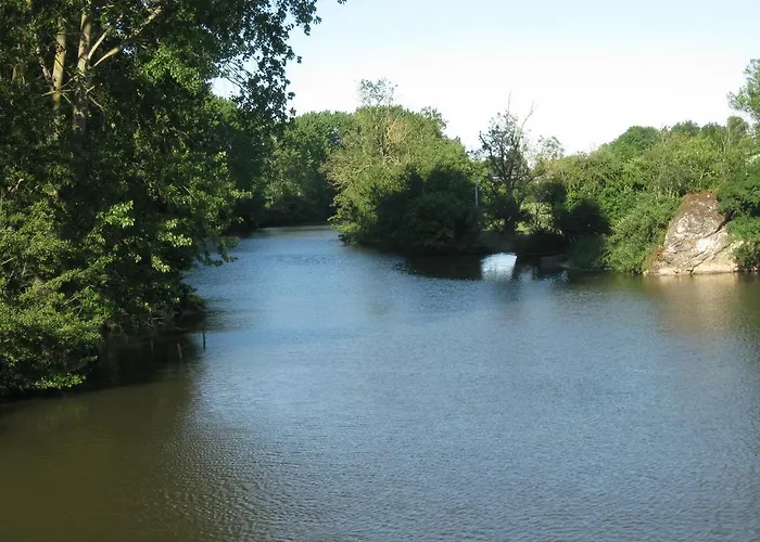 Le Petitepinay Et Panzió