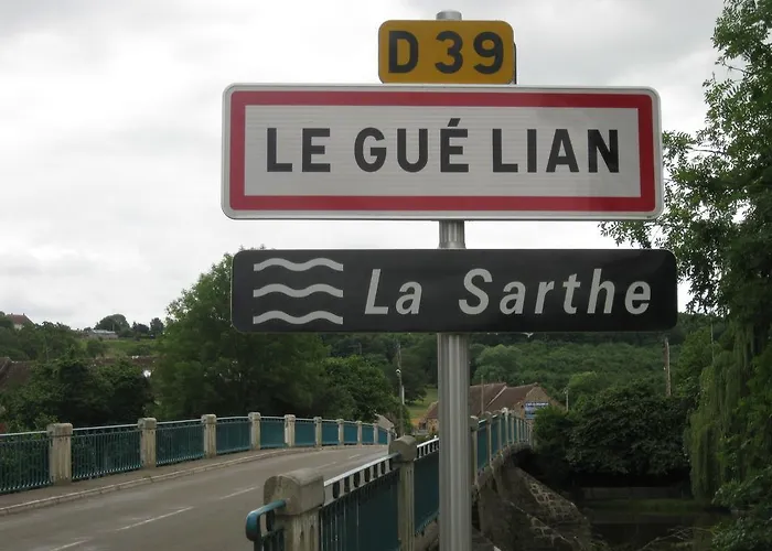 Le Petitepinay Et Panzió *